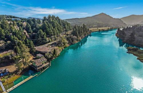 Riverside retreat with stunning views, historic charm - Coastal adventure awaits - Foto 21