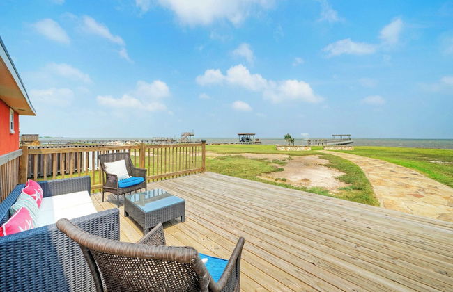 Waterfront Retreat w/ Private Boat Dock, Patio, Views Shore Thing by Avantstay - Photo 3