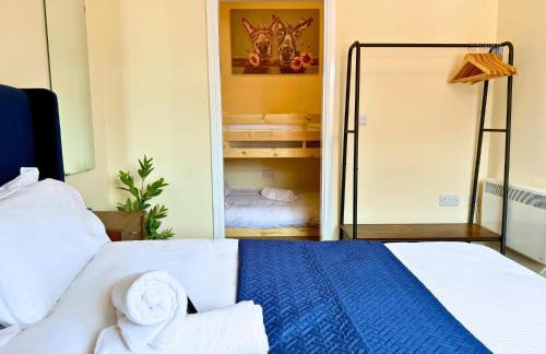 Pool Table 1-Bedroom House, near City Centre and Public Transport, Dog Friendly, Sleeps 5, Free Parking - Foto 5