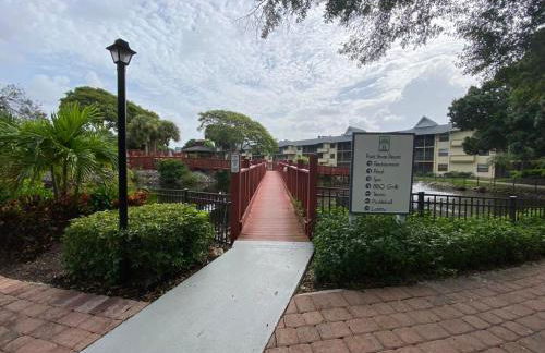 Park Shore Resort - Pool & Bar Close to Beach - Foto 17