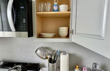 Sunny Jersey City 1BR, 25 min to NYC, 15min to EWR, King Bed, Hammock & Park Views - Foto 10