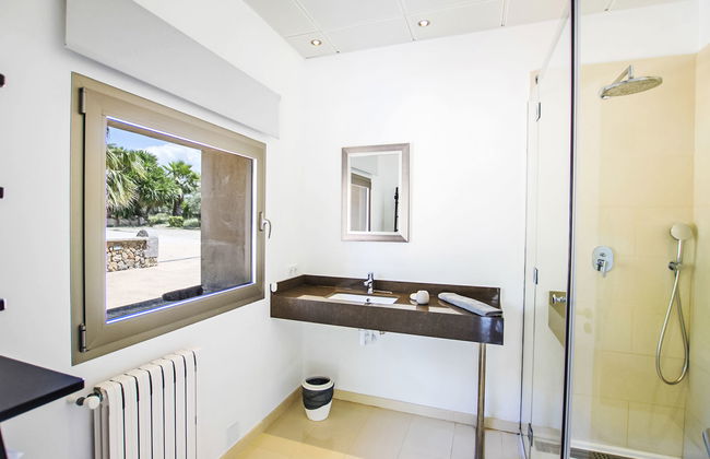 4 bedroom House in Maria de la Salut with private pool and garden - Photo 12