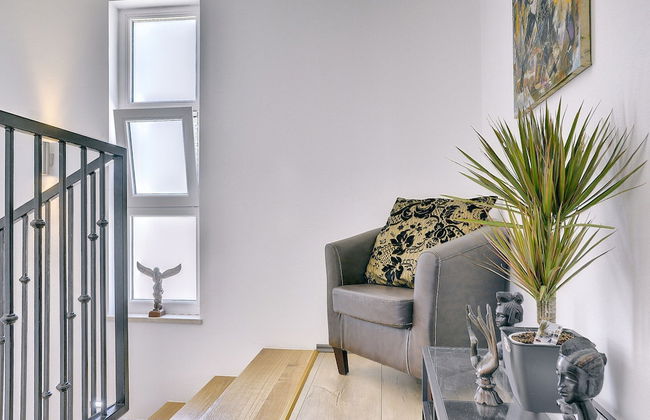 Superb Modern Villa With Pool, Large Fenced Yard Near the Beach - Foto 14