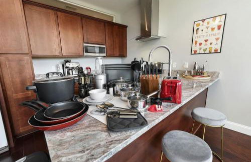 HostWise Stays - The Washington at Chatham - Park Free, Gym, More! - Foto 3