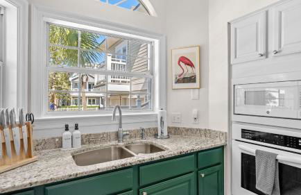 Steps to Beach! Arcade Game Room, Pool + Hot Tub Calico Scallop by Avantstay - Foto 40