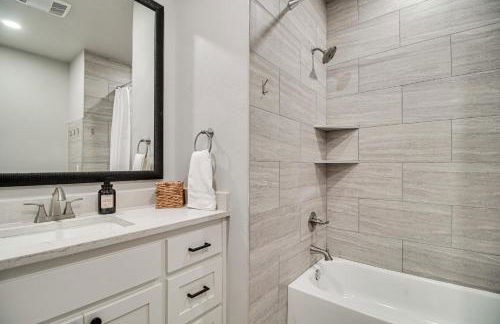 Lake and Sunset Views Spacious Monkey Island Home - Foto 16