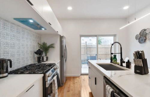 Pet Friendly 3 Bdrm House with Private Yard - Foto 10