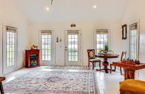 Walk to Lake Chicot Cottage with Yard and Views! - Foto 12