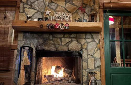 Charming Cabin with Incredible Mountain Views - Foto 4