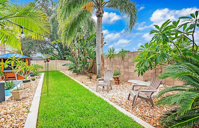 Urban Oasis W/hot Tub, Heated Pool And Private Movie Theater 2 Bedroom Home by RedAwning - Foto 70