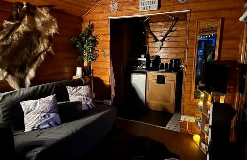 Romantic Swiss Cabin Hideaway & Hot Tub Spa Pool - Foto 53