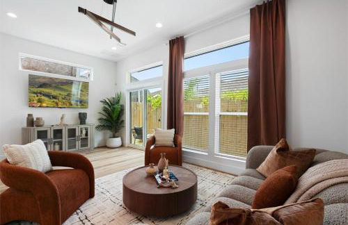 2 Luxury Homes in 1 - Walk to Nightlife & Stadiums - Foto 2