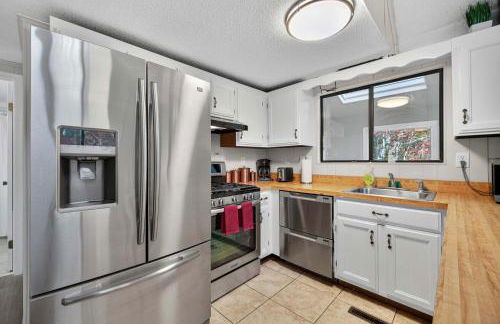 Wooded Chalet w Hot Tub & Indoor Pool, Gym Access - Foto 16