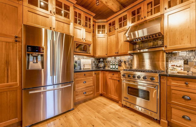 Luxury Log Chalet | Pool + Private HotTub | Ski In/Out | Overlooking Greywolf GC - Photo 18