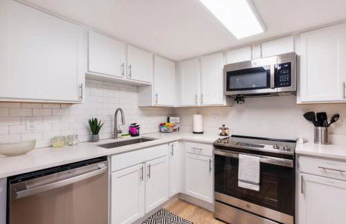 SoLa OASIS 2BR King Suite, Fully Stocked kitchen, Pool & Gym - Foto 20