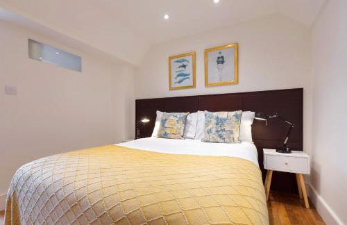 Bright Carnaby Soho 1BR Apartment with AC - Photo 12