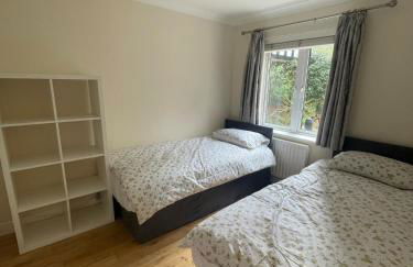 Central Woking - Photo 11