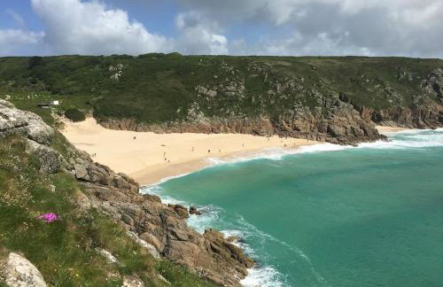 Beautiful Cornish barn in the stunning Lamorna valley with large garden - Photo 27