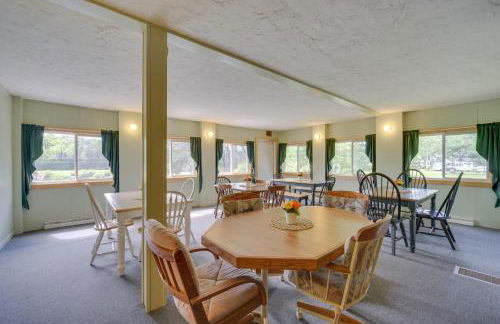 Spacious Winter Retreat with River Access and Kayaks! - Foto 6