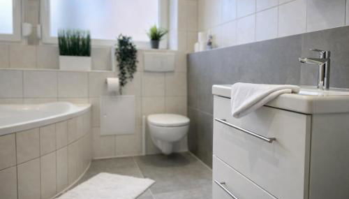 STN Royale Suite - Ferienwohnung mit 4 Schlafzimmer, 8 Big Beds, Parkplatz & Balkon, Highspeed WLAN, Netflix Premium, Zentral zu Audi & Schwarz Gruppe - Foto 4, towels