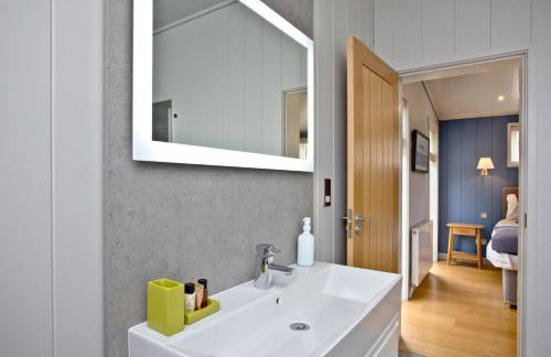 Orchard Lodge, Strawberryfield Park - Photo 28