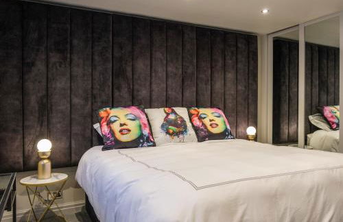 The Neon Rose - Foto 16