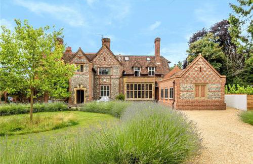 Higginson House - Photo 2