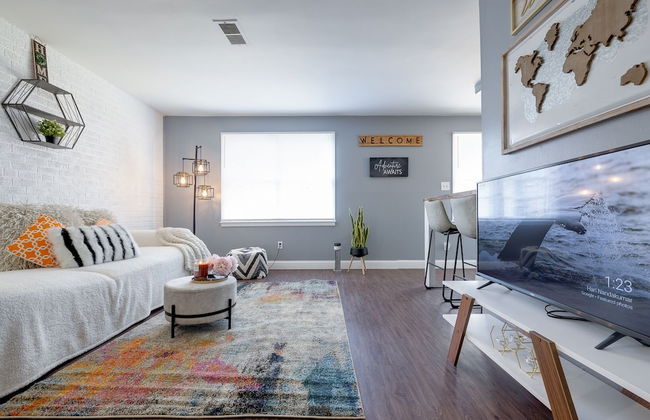 Medical District Gem - Photo 9