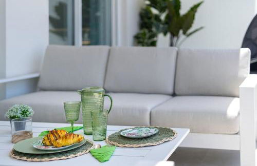 Luxury apartment. Heated Pool. AC. Ocean view! - Foto 13