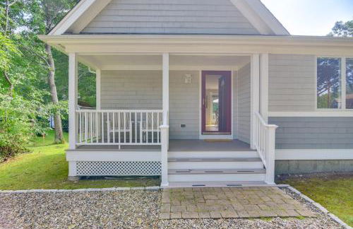 Coastal-Modern Home Less Than 3 Mi to Charlestown Beach! - Foto 29