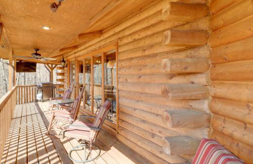 Family-Friendly Riverfront Manor on the Little Red - Foto 27