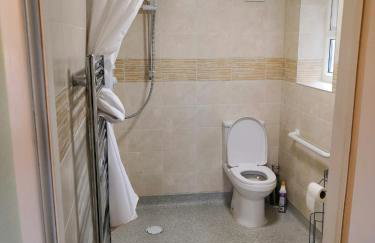 Spacious semi detached house - Photo 21