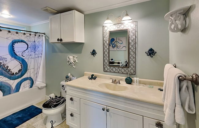 Lighthouse By the Sea - Photo 23