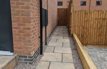 1 Bed Apartment Sleeps 2 - Parking & Wifi - Photo 13