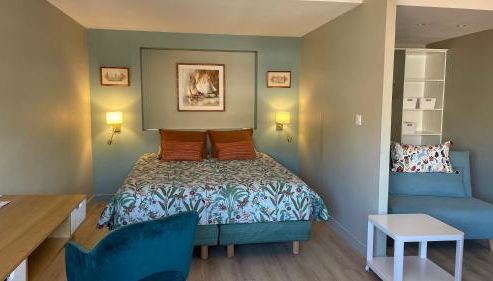 Au cœur du vieux Toulon au calme appartement rénové climatisé confortable étage élevé avec ascenseur proche parking et toutes commodités - Foto 2