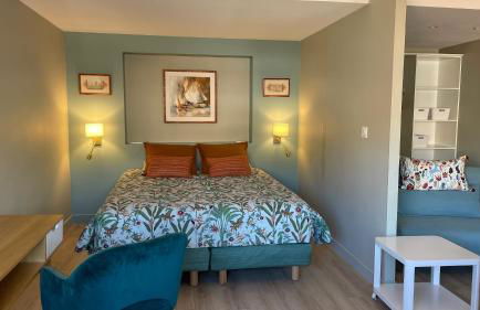 Au cœur du vieux Toulon au calme appartement rénové climatisé confortable étage élevé avec ascenseur proche parking et toutes commodités - Foto 2