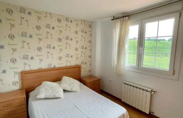 Chalet adosado con amplio jardín - Foto 2