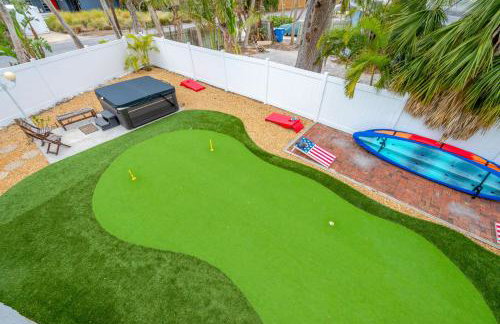 Home ON Key with pool, hot tub, putting green, arcade games, bike & mins to beach! - Foto 13