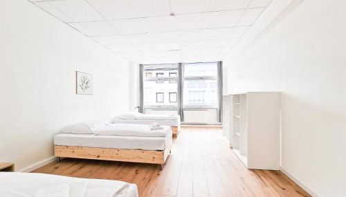 Tolstov Apartments - City Center Apartment with 5 Rooms - 10 Min Messe DUS - Foto 5, wardrobe