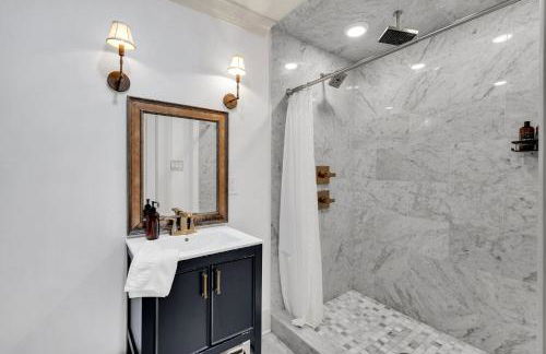 Historic 3BR LGD Gem Near Magazine & FQ - Foto 21