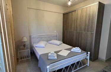 Phil's Apartments - Photo 24