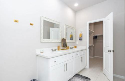 3BR 2 & half Bath Townhouse Modern Spacious Retreat Near Lake Conroe! - Foto 8