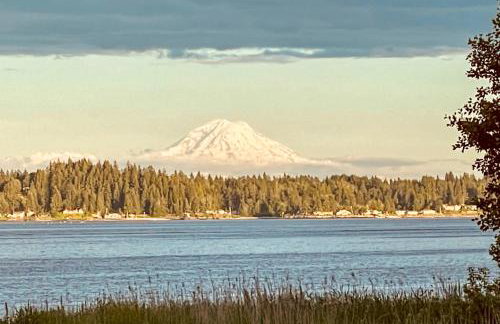 Direct Beach Access Getaway on Port Orchard! - Foto 42