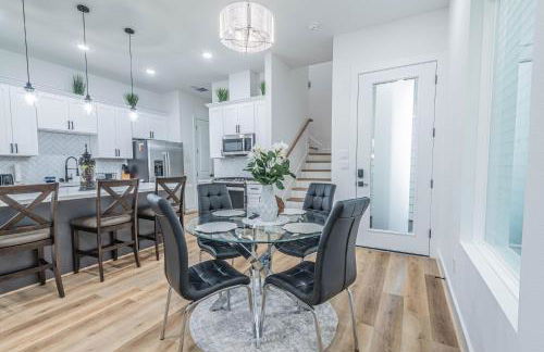 Luxury Haven near Dwtn, Med CTR, with Fast Free WiFi, Parking - Foto 6