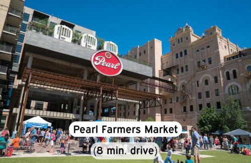 Chic 1BR w Gym & Parking Near Rvrwalk & Dome - Foto 2