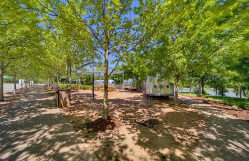 Cozy Carlton Landing Home - Pools and Lake Access - Foto 41