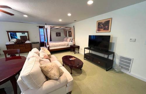 Midway Manor - Private Events, Weddings, Reunions - Foto 51