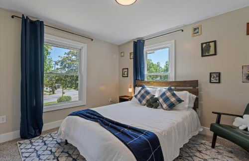 5bd Movie Theater - 7mins to UND - Backyard BBQ - Foto 33