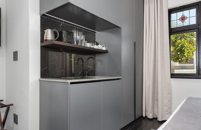 One Calais Luxury Apartments - Photo 44