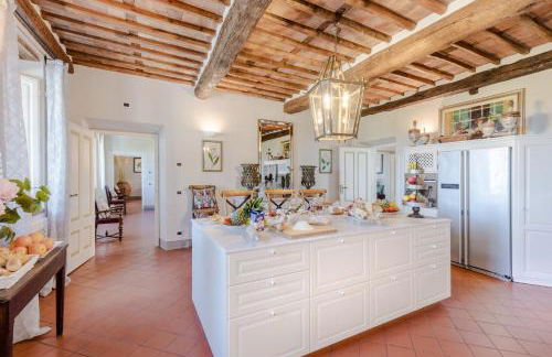 Fattoria Camigliano, Luxury Farmhouse with Pool inside a Wine Estate - Foto 19